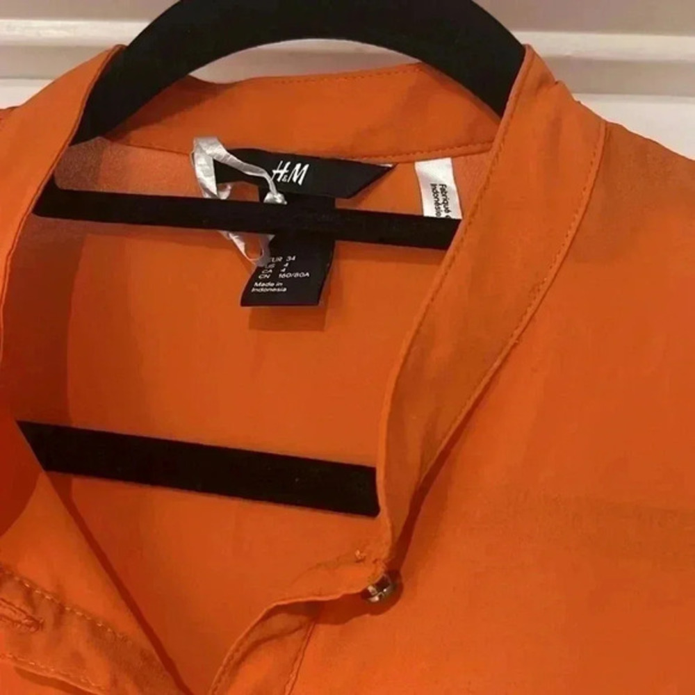 H&M Button‎ down top​​​​​​​​​​​​​​ - Picture 2 of 4